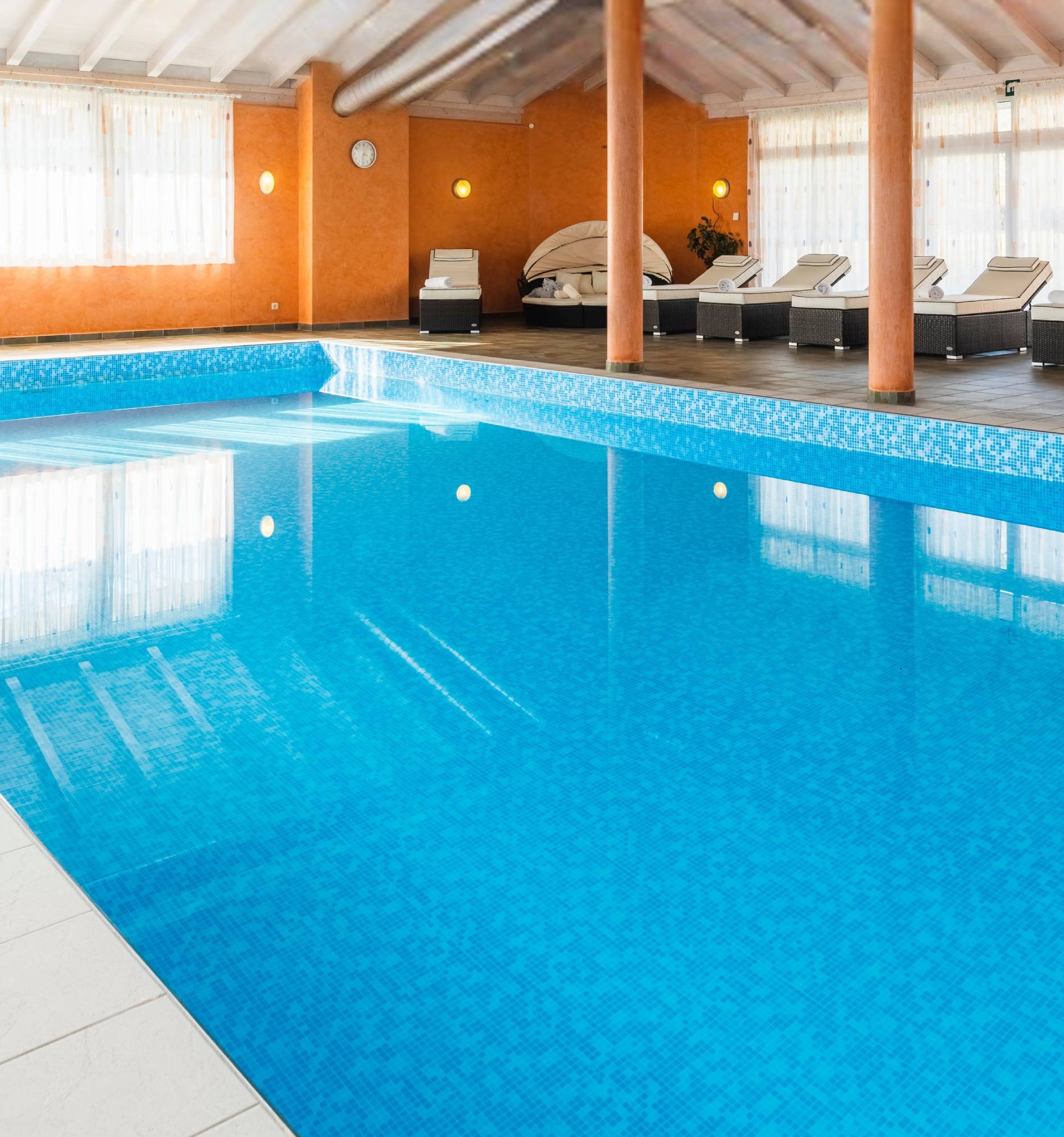 Wellness area with pool